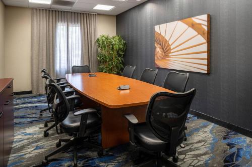 Fairfield Inn & Suites by Marriott Visalia Tulare - image 14
