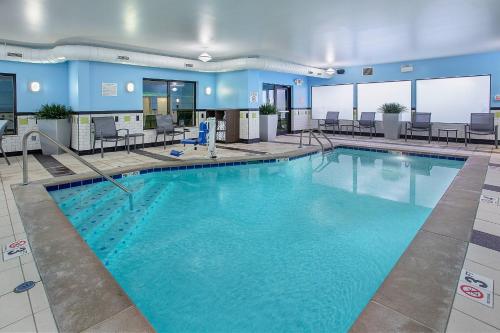 Fairfield Inn & Suites Kodak - image 11