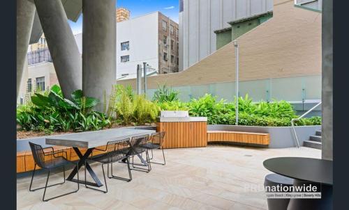Architectural Lvl 29 CBD Gem step to QVB & Opera House - image 4