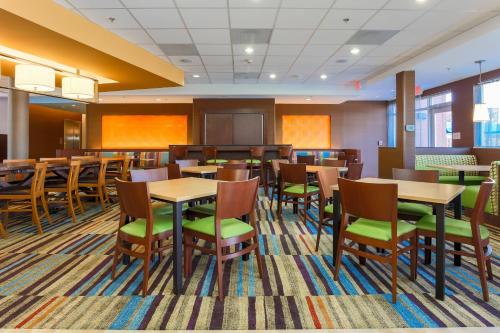 Fairfield Inn & Suites by Marriott Cuero - image 10
