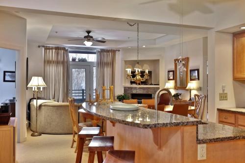 Lodges at Sunrise 3BR 3BA Luxury Ski On Ski Off Condo, Pool, Hot Tub, Gym, Sports Center, Killington (foto 6)