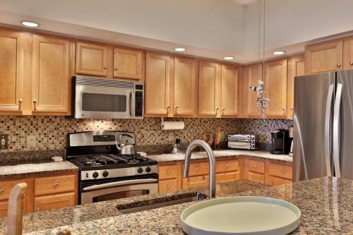 Lodges at Sunrise 3BR 3BA Luxury Ski On Ski Off Condo, Pool, Hot Tub, Gym, Sports Center, Killington (foto 7)