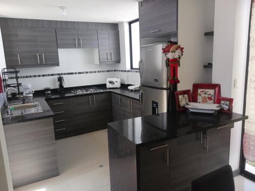 Casa en la Mitad del Mundo 3 habitaciones, a 5 minutos de Unasur, agua caliente