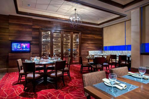 Philadelphia Airport Marriott - image 2