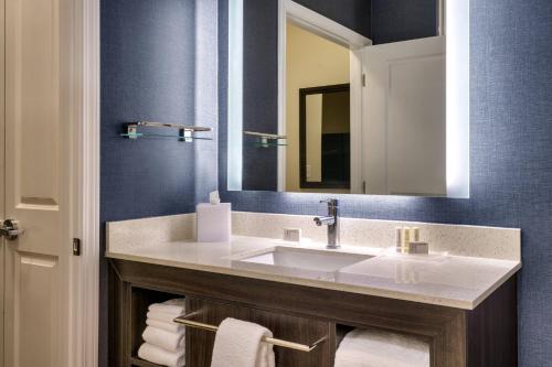 Residence Inn by Marriott Brunswick - image 9