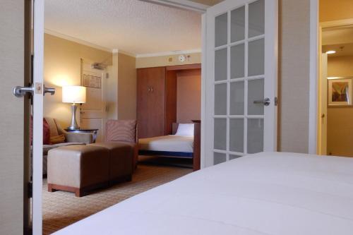 One-Bedroom Suite with Sofa Bed room in Scottsdale Marriott Old Town