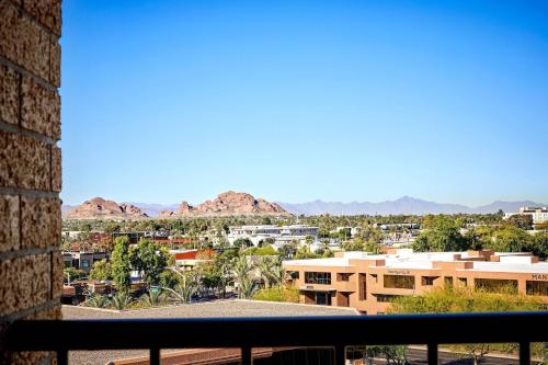 One-Bedroom Suite with Sofa Bed - Mountain View image 5