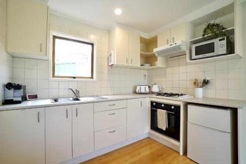 Stylish Unit 2 Min Walk To Beach, Auckland (photo 3)