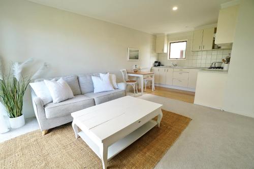 Stylish Unit 2 Min Walk To Beach, Auckland (photo 2)