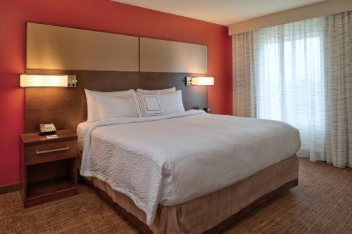 One-Bedroom King Suite