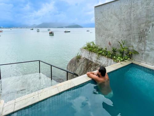 1819 Marine Hotel Room Type - Deluxe Suite with Sea View