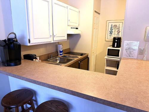 Mountain View Suite at Jiminy Peak - Ski On Off - Near Elevator Pool and Lobby in Hancock (MA)