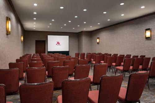 Marriott Riverside at the Convention Center - image 14