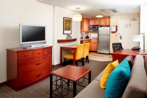 One-Bedroom Queen Suite with Sofa Bed and Roll-in Shower - Mobility and Hearing Accessible