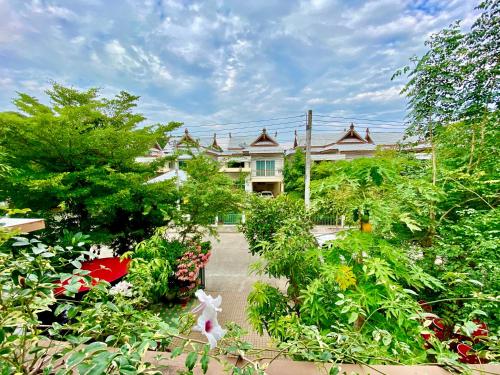 Modern Thai Style Garden Home Modern Thai Style Garden Home