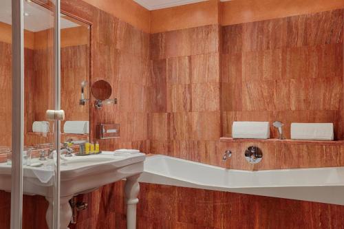 Rome Marriott Park Hotel - image 10