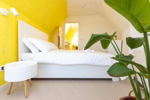 Sunny retreat near metro, 12 min to Duomo, Milano