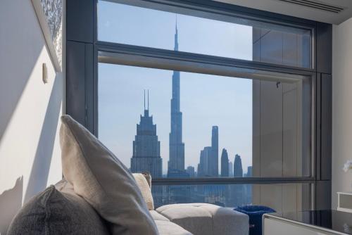 Stunning Burj Khalifa & Downtown Views - Elegant 1BR in The Iconic Index Tower, Dubaï (photo 2)