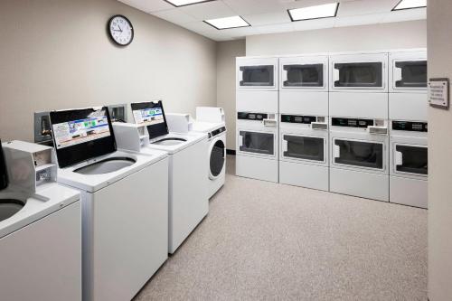 SpringHill Suites by Marriott Clearwater Beach - image 13