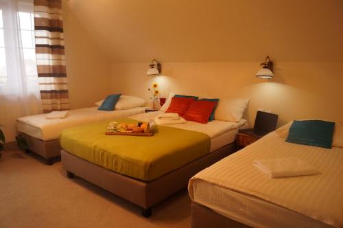 Quadruple Room image 10