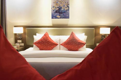 Luxe Suite at BCCT - BGC's Prime Studio - Gym, Infinity Pool with breathtaking skyline view, Manila