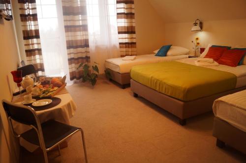 Quadruple Room image 4