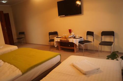 Quadruple Room image 5