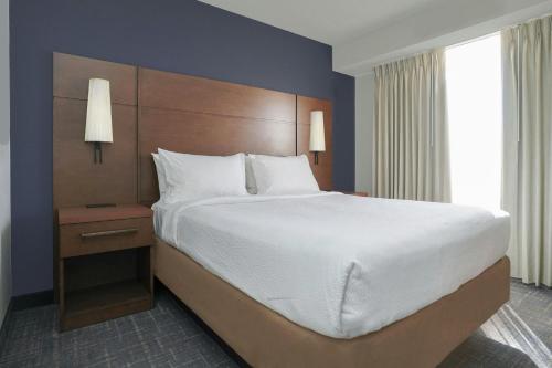 One-Bedroom Suite image 3