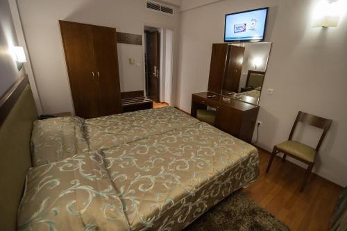 Hotel Olympos The 2-star Hotel Olympos offers comfort and convenience whether youre on business or holiday in Pirgos. Featuring a complete list of amenities, guests will find their stay at the property a comfortab