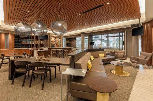 Étterem, SpringHill Suites by Marriott Tallahassee North in Woodland