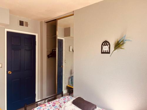 Las Vegas Simple bed Share room