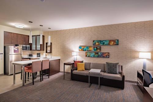 Residence Inn by Marriott Dallas at The Canyon, Dallas