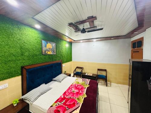 Sadyal Hotel And Restaurant in Tira Sujanpur