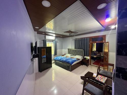 Sadyal Hotel And Restaurant in Tira Sujanpur