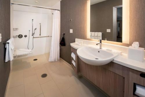 SpringHill Suites By Marriott Frederick - image 13