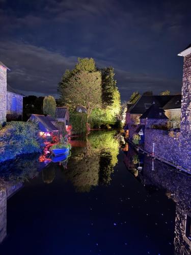 Surrounding environment, Authentique Lavoir au bord du Trieux in Pontrieux