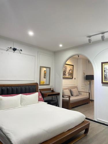 Studio with Sofa Bed image 5