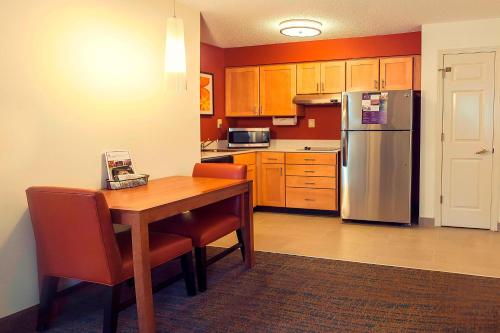 Residence Inn by Marriott Cincinnati Airport - 주방