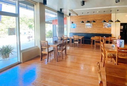 Restaurant, RedDoorz @ 4ks Pension House Bogo City Cebu in Bogo City