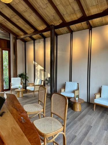 Lobby, Salty And Sunny Koh kood in Ao Phrao
