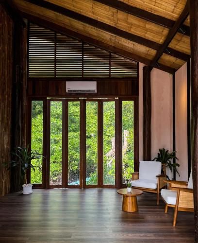 Lobby, Salty And Sunny Koh kood in Ao Phrao