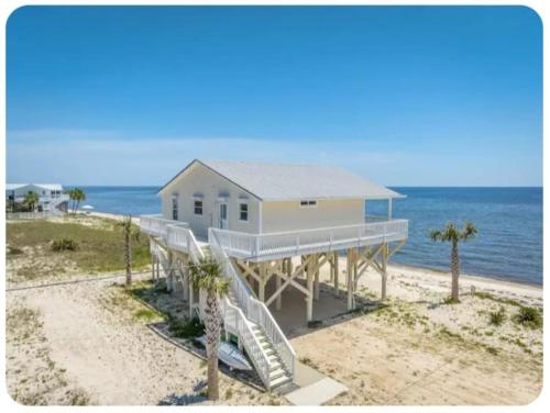 Nirvana Beach House with Sauna & Hottub in Carrabelle