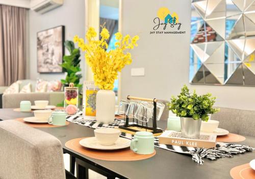 The Shore l Exclusive Private Garden l Luxury Suite l 4-9 pax l Melaka River View l Direct Mall l Jonker Street by Jay Stay Management