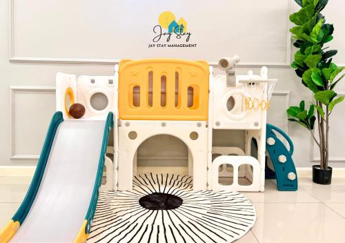 The Shore l Exclusive Private Garden l Luxury Suite l 4-9 pax l Melaka River View l Direct Mall l Jonker Street by Jay Stay Management