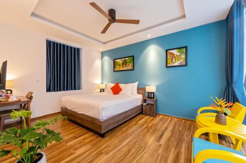 Deluxe Queen Room with Pool View image 10
