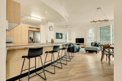 Waves 203 on Currumbin in Currumbin