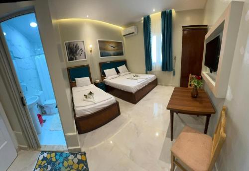 room detail thumbnail 1