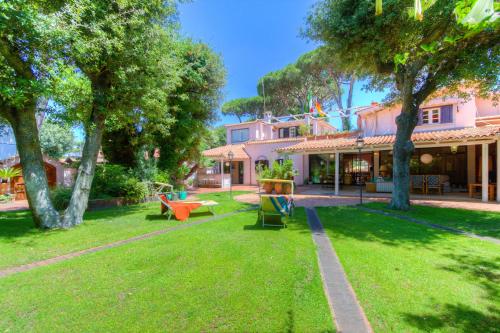 Fregene Luxury Villa - Garden & Pool for 11 Guests