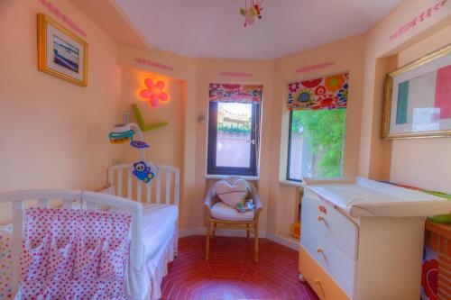 Fregene Luxury Villa - Garden & Pool for 11 Guests