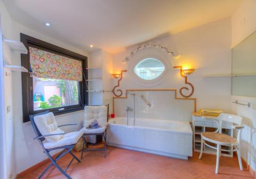 Fregene Luxury Villa - Garden & Pool for 11 Guests